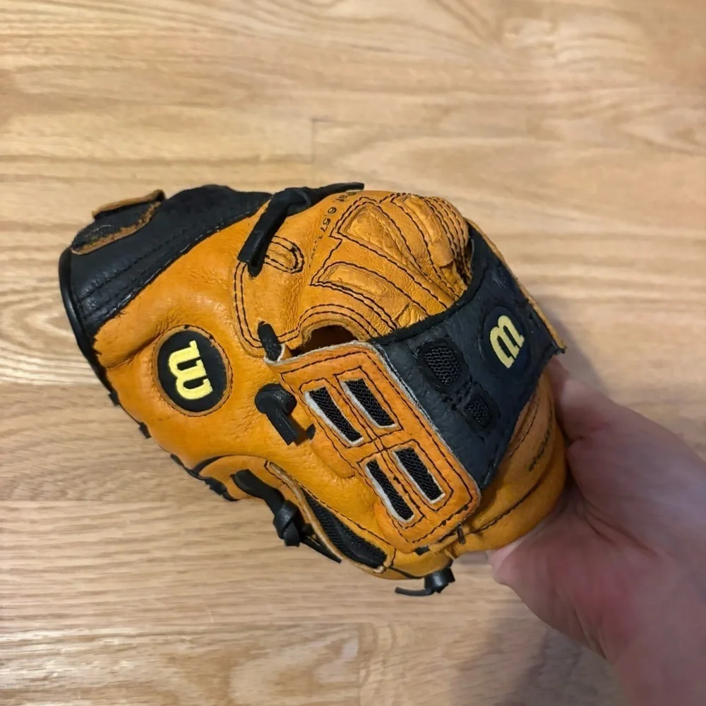 Wilson Youth T-Ball Glove Tan Black EZ Catch 8 1/2”